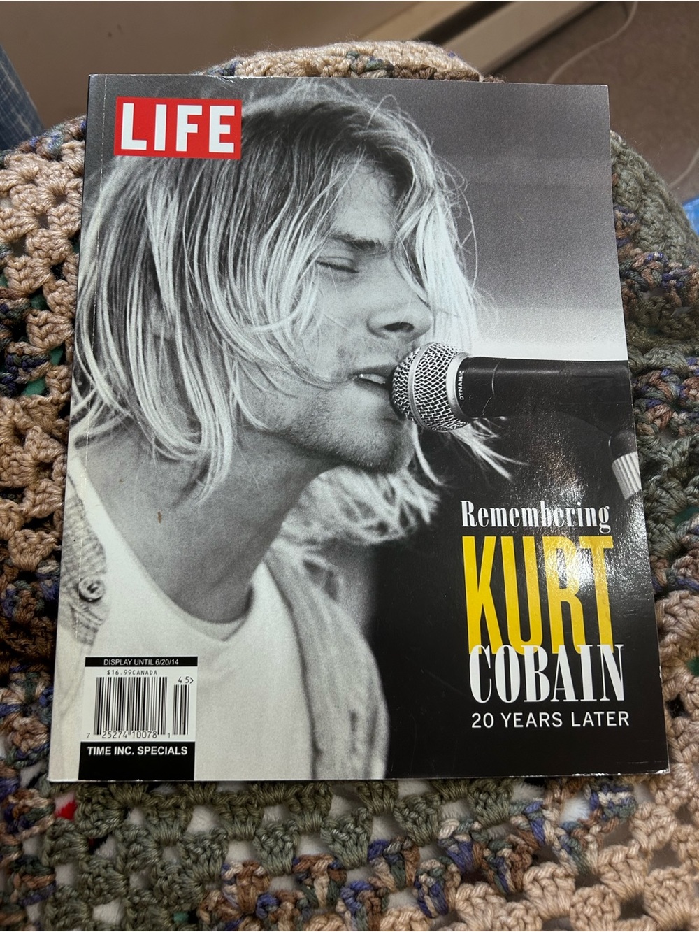 Kurt cobain Magazine  - Black & White Music Portrait
